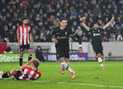 Liverpool Menang Dramatis di Kandang Brentford