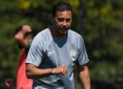 Profil Denny Landzaat, Asisten Patrick Kluivert yang Fasih Berbahasa Indonesia